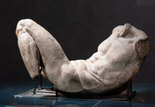 Dio Fluviale Accademia