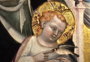 particolare della figura di Gesù Bambino dopo il restauro