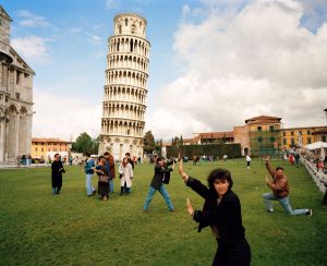 La Torre che pende. Pisa, Italia, 1990 ©Martin Parr/Magnum Photos